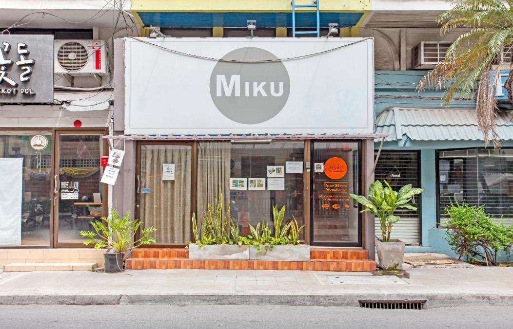 Miku Guesthouse Bangkok Exterior photo