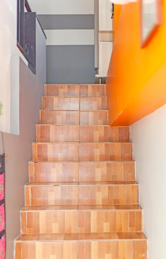 Miku Guesthouse Bangkok Exterior photo