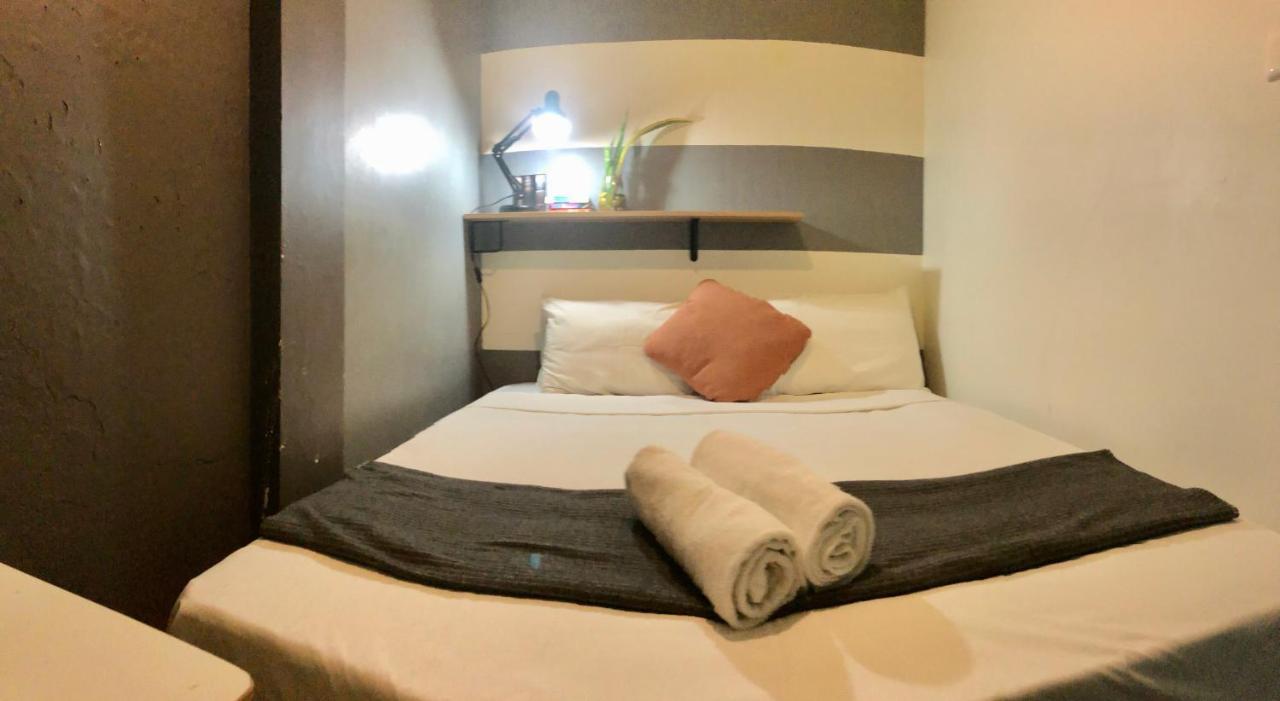 Miku Guesthouse Bangkok Exterior photo