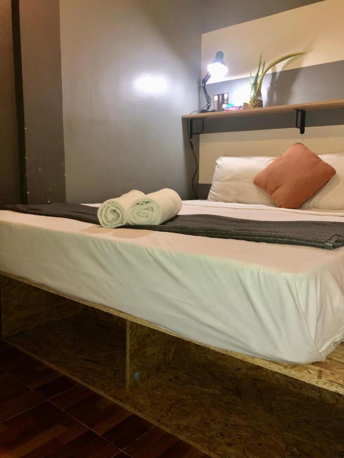 Miku Guesthouse Bangkok Exterior photo