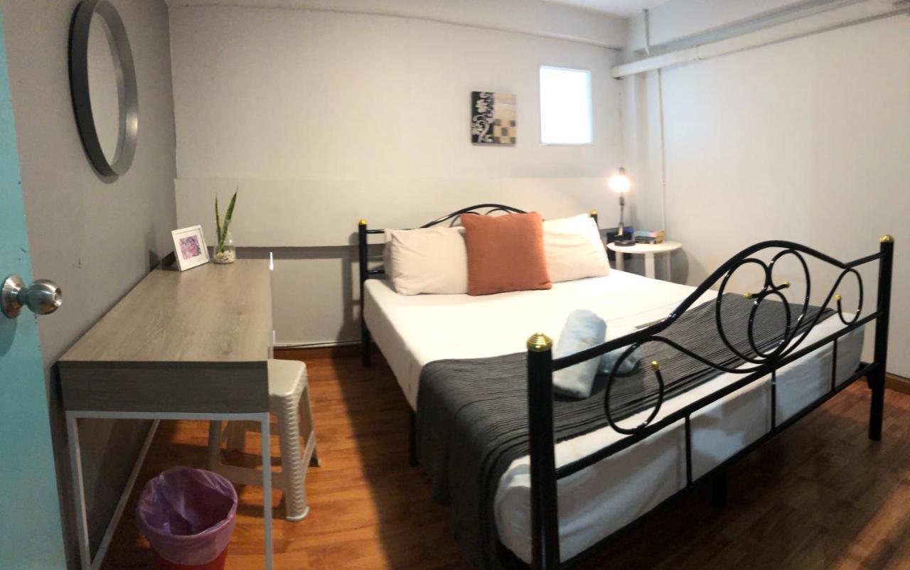 Miku Guesthouse Bangkok Exterior photo