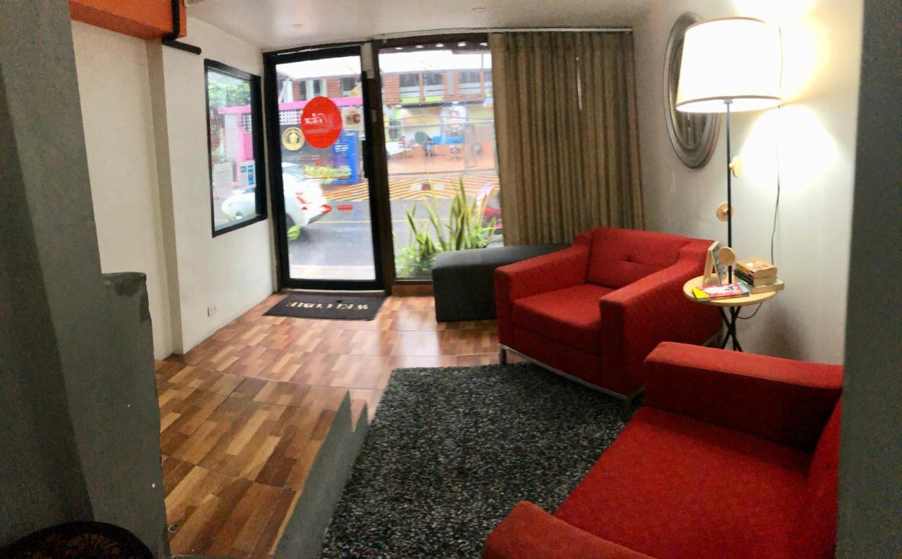 Miku Guesthouse Bangkok Exterior photo