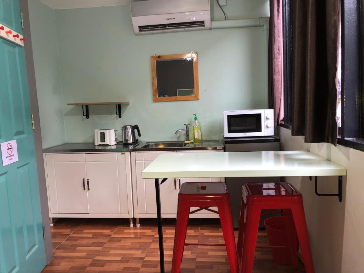 Miku Guesthouse Bangkok Exterior photo