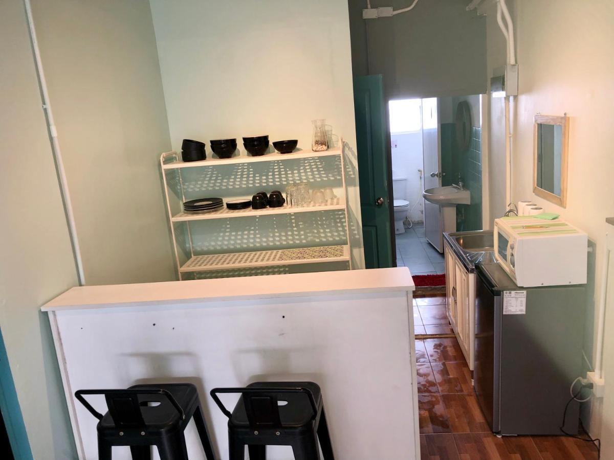 Miku Guesthouse Bangkok Exterior photo