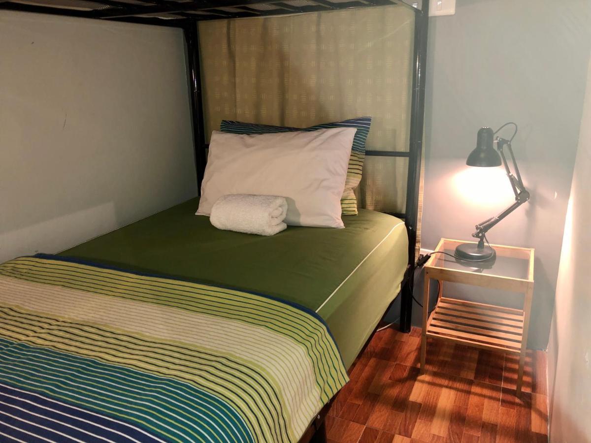 Miku Guesthouse Bangkok Exterior photo