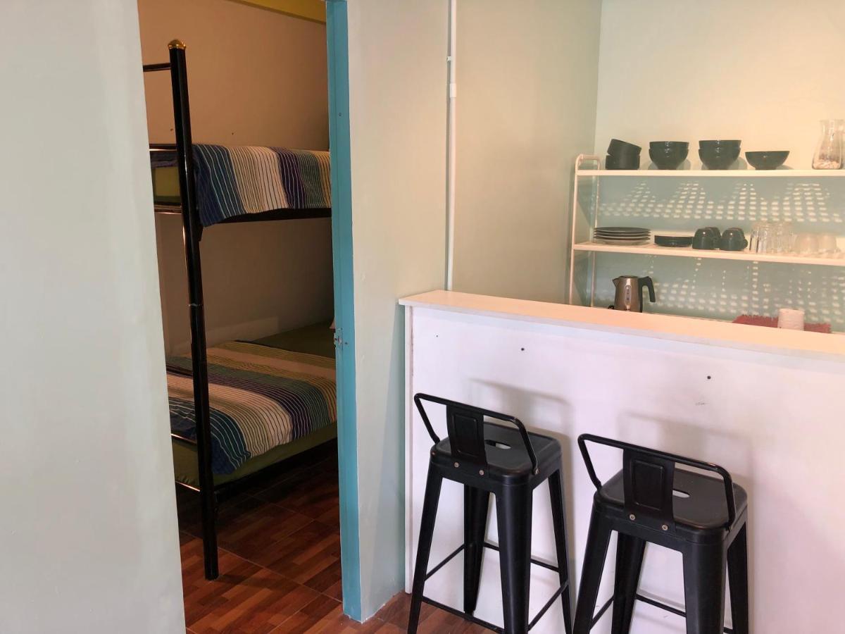 Miku Guesthouse Bangkok Exterior photo