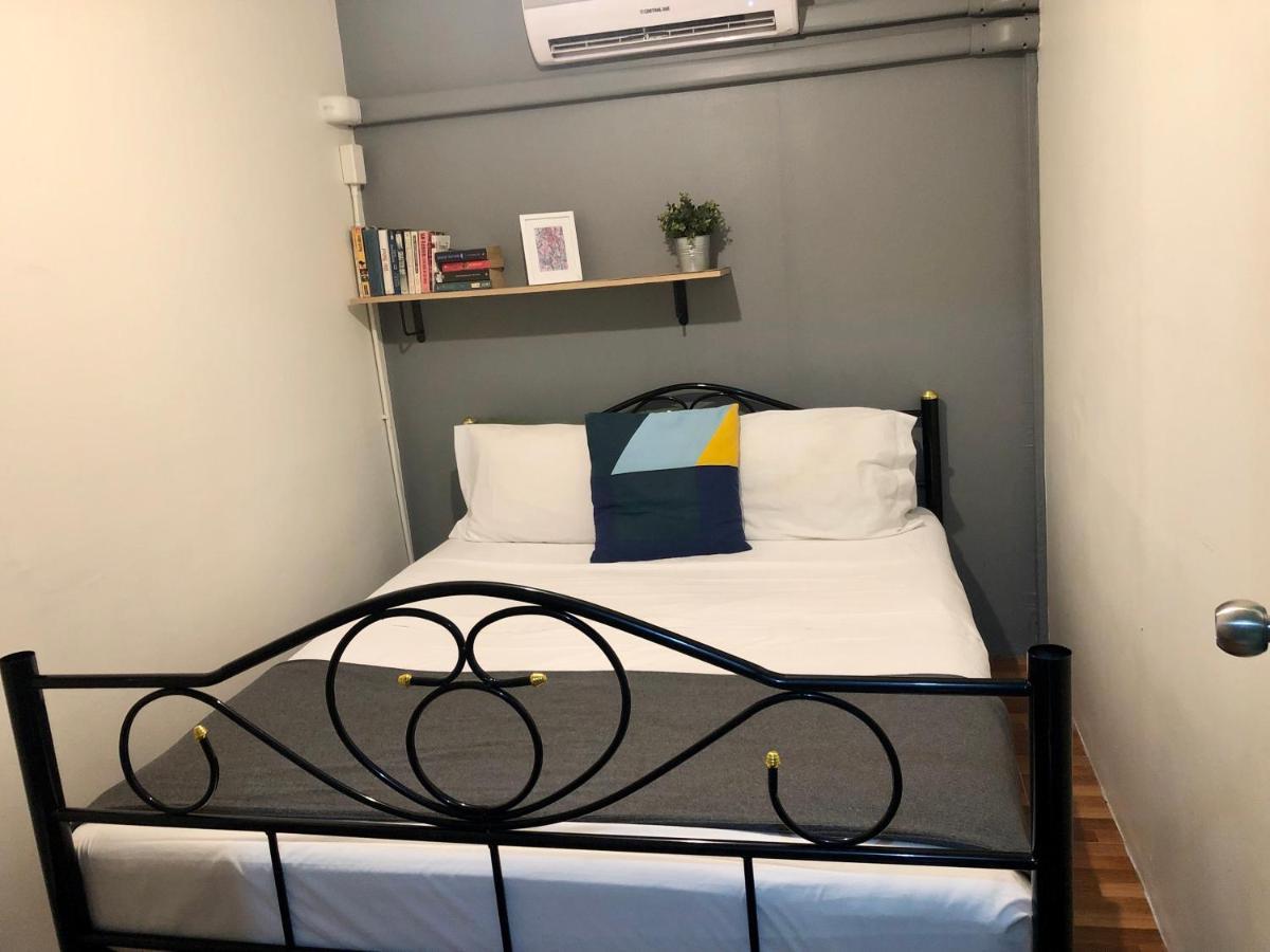 Miku Guesthouse Bangkok Exterior photo